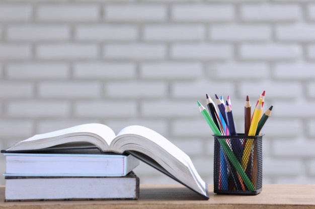 pile-books-pencils-desk_1150-18055